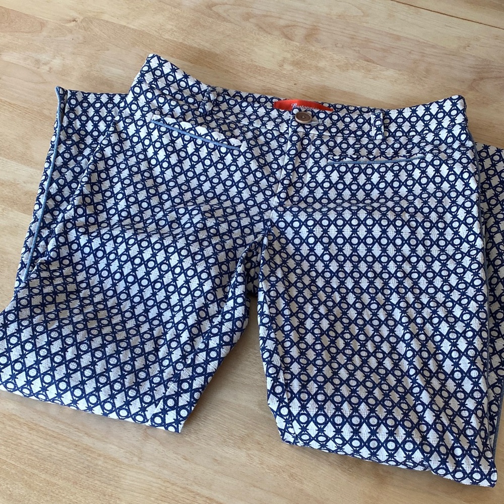 Cartonnier White and Navy Geometric Cropped Pants with Pocket and Piping Details